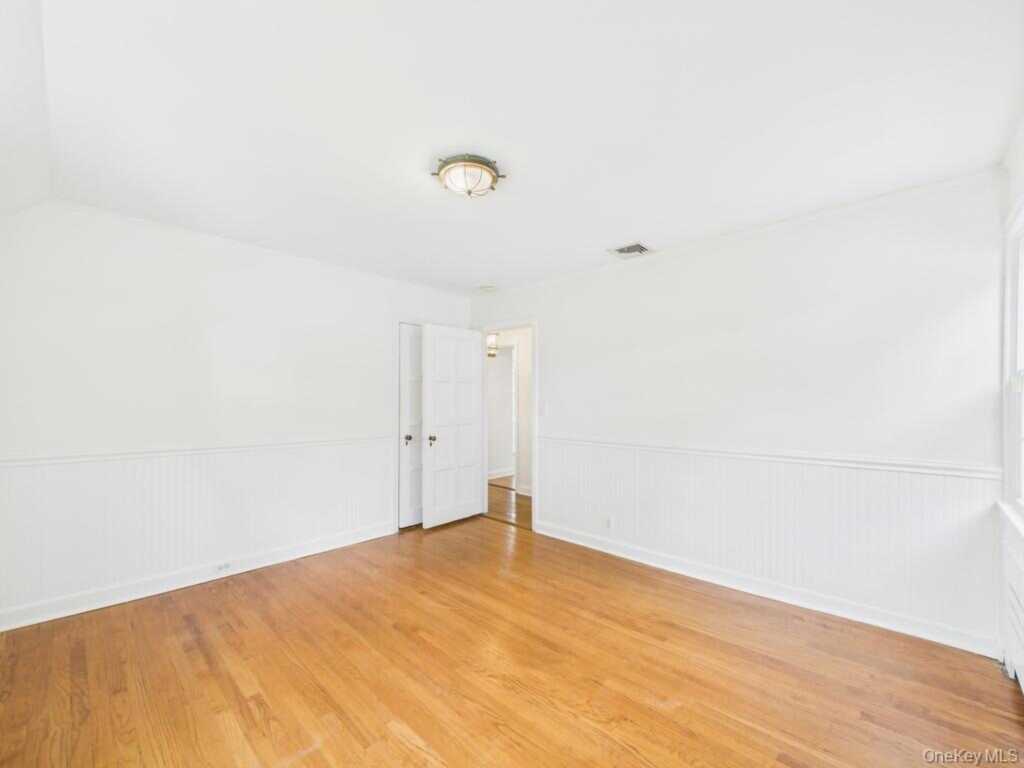 75 Lord Kitchener Road, New Rochelle, NY 10804 - Photo 30 of 47