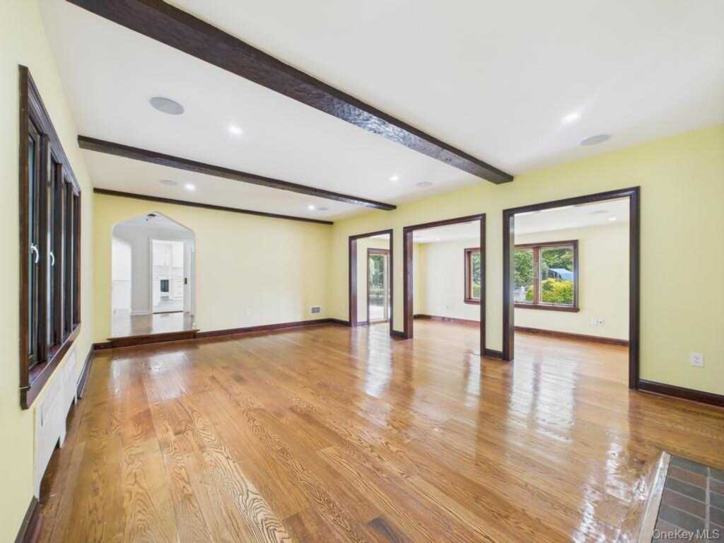 75 Lord Kitchener Road, New Rochelle, NY 10804 - Photo 5 of 47