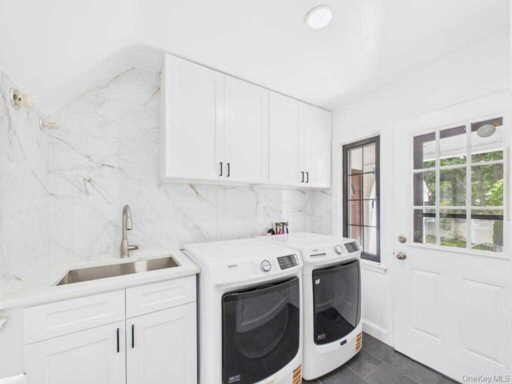 75 Lord Kitchener Road, New Rochelle, NY 10804 - Photo 6 of 47