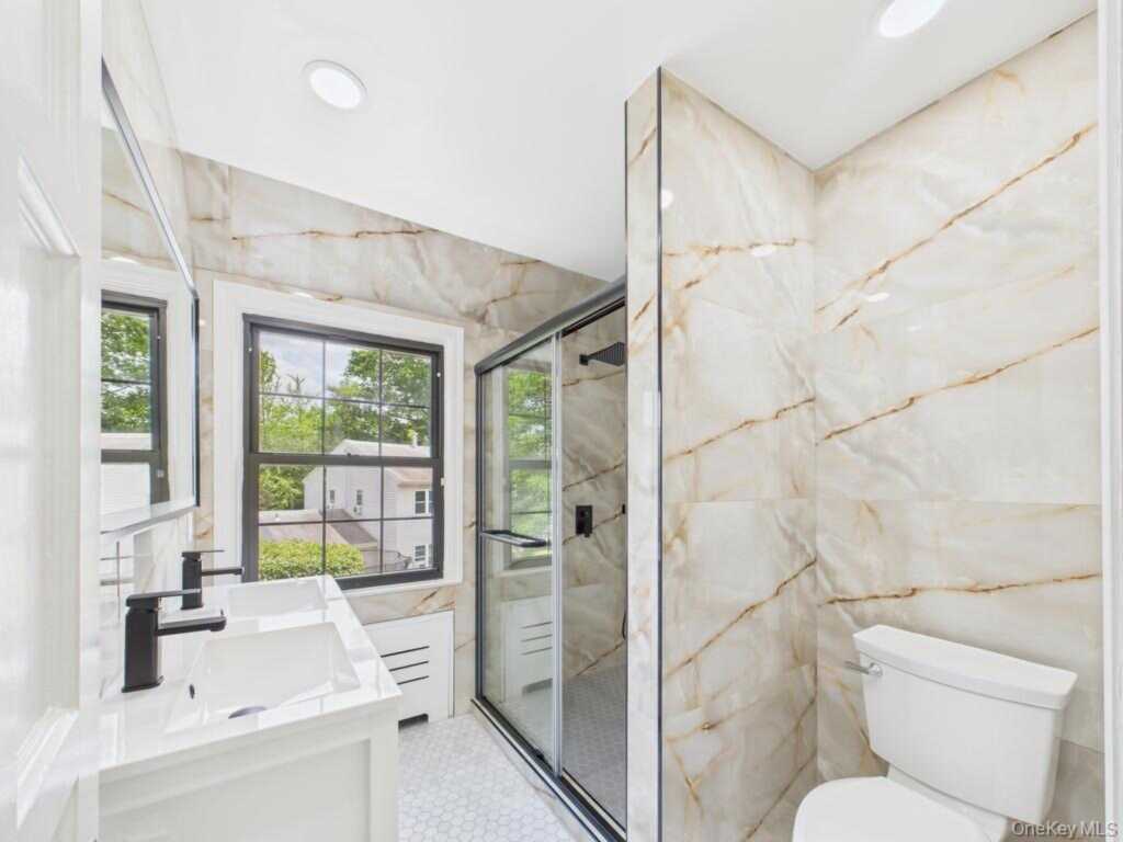 75 Lord Kitchener Road, New Rochelle, NY 10804 - Photo 7 of 47