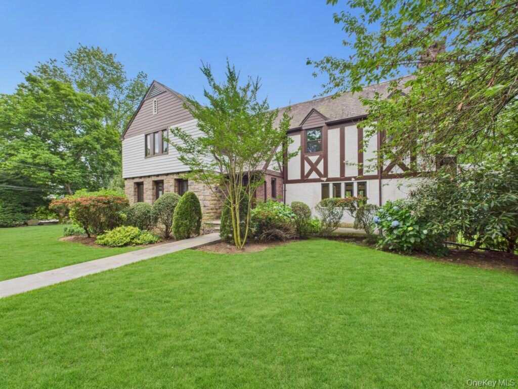 75 Lord Kitchener Road, New Rochelle, NY 10804 - Photo 8 of 47