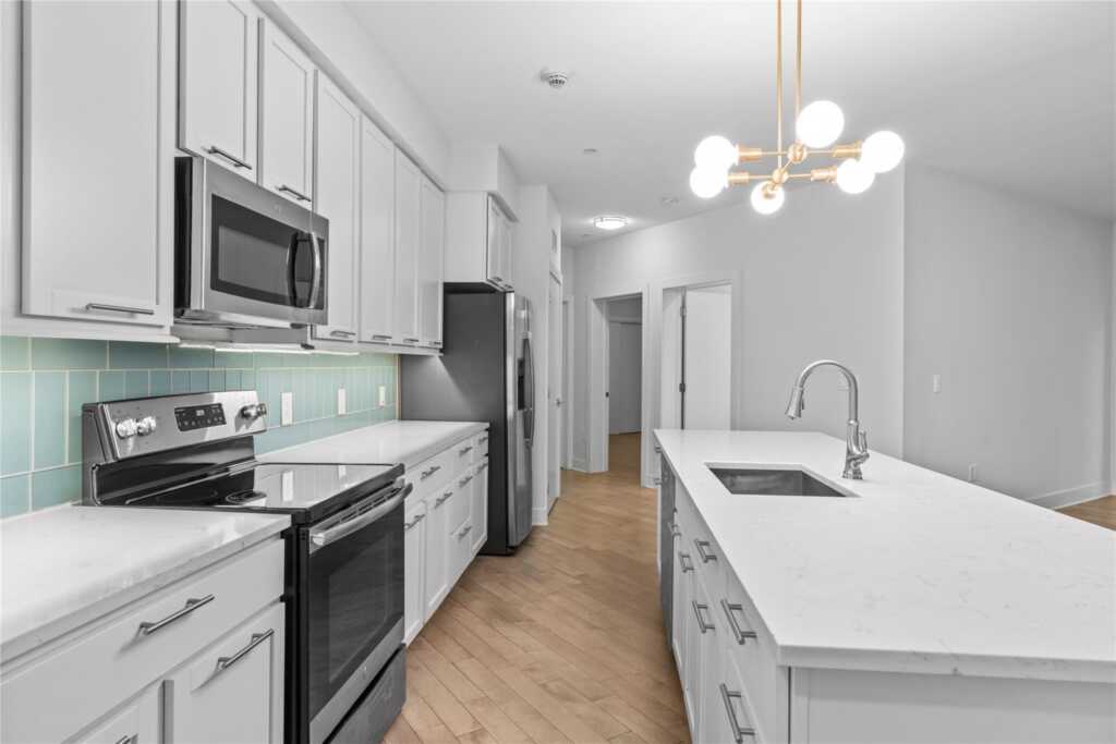 20 Burling Lane, Unit #4L, New Rochelle, NY 10801 - Photo 1 of 19