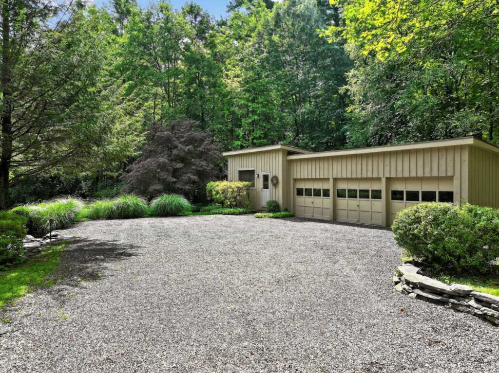 27 Old Wagon Road, Woodstock, NY 12498 - Photo 14 of 40