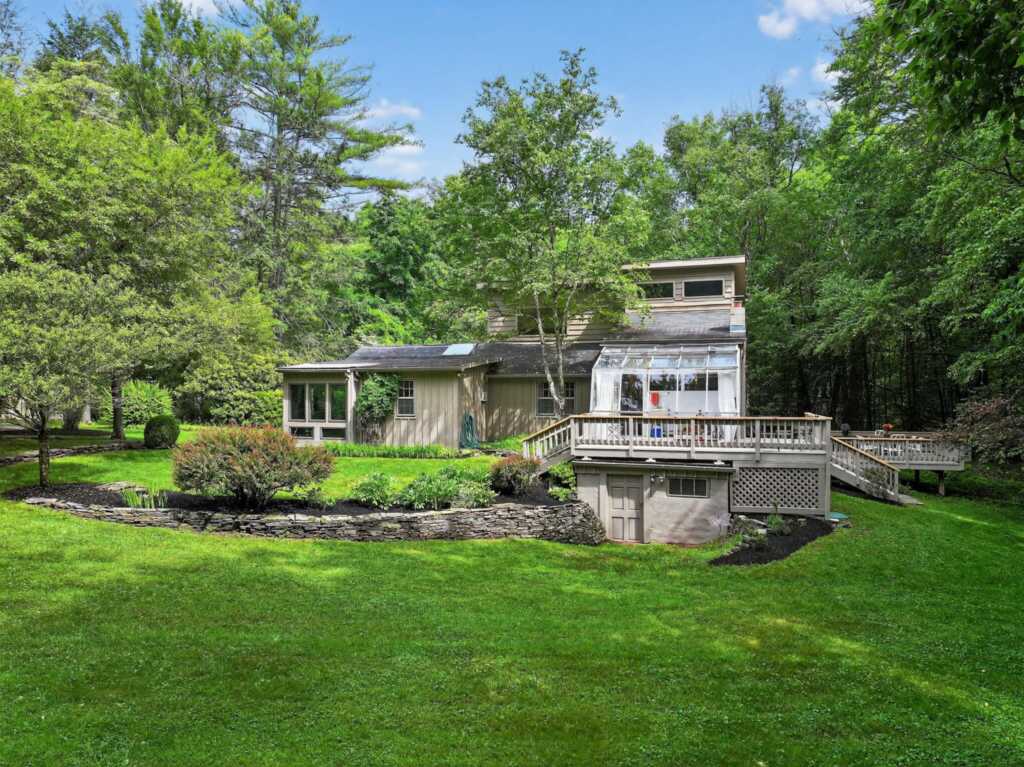 27 Old Wagon Road, Woodstock, NY 12498 - Photo 2 of 40
