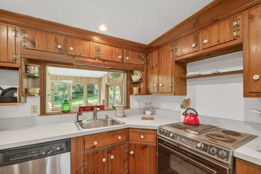 27 Old Wagon Road, Woodstock, NY 12498 - Photo 7 of 40
