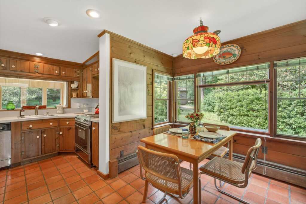 27 Old Wagon Road, Woodstock, NY 12498 - Photo 9 of 40