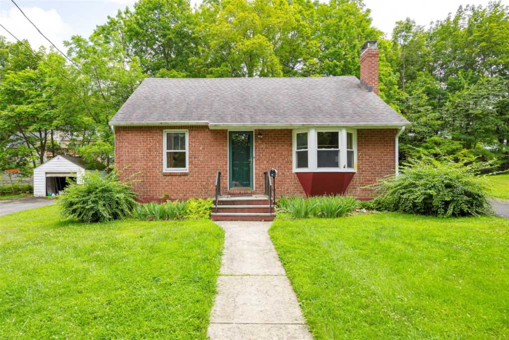 32 Oakwood Terrace, New Paltz, NY 12561