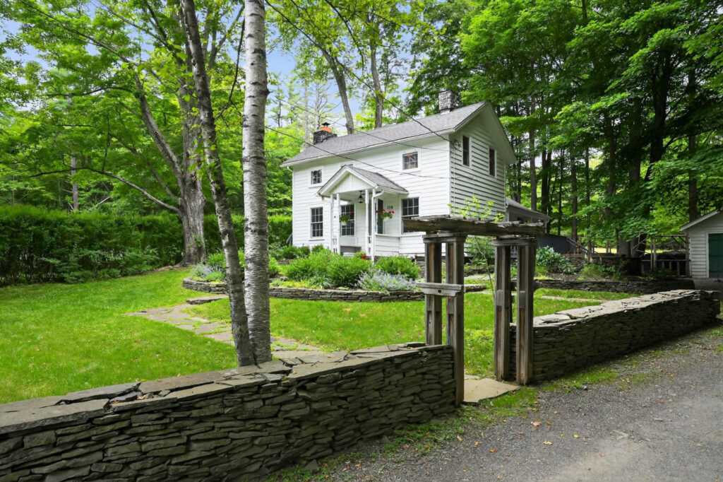 2318 Glasco Turnpike, Woodstock, NY 12498 - Photo 2 of 28