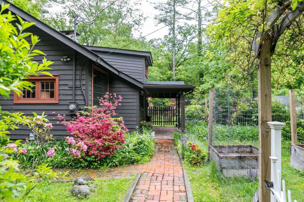 28 PineGrove Street, Woodstock, NY 12498 - Photo 3 of 31