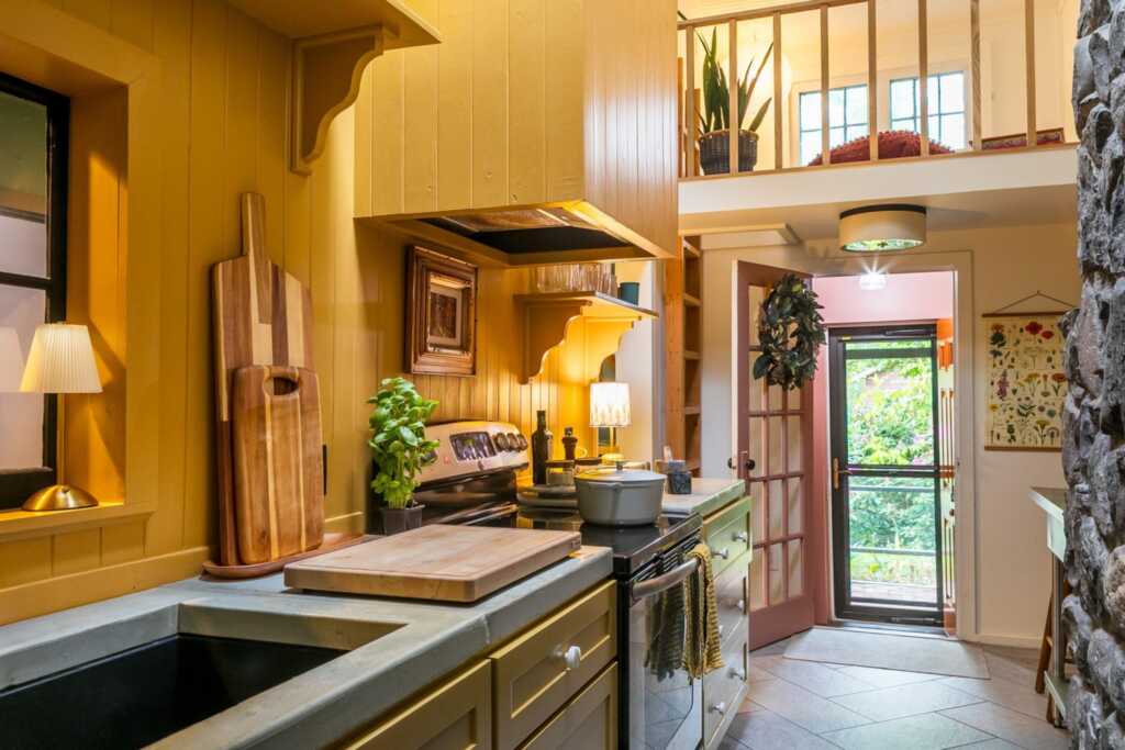 28 PineGrove Street, Woodstock, NY 12498 - Photo 5 of 31