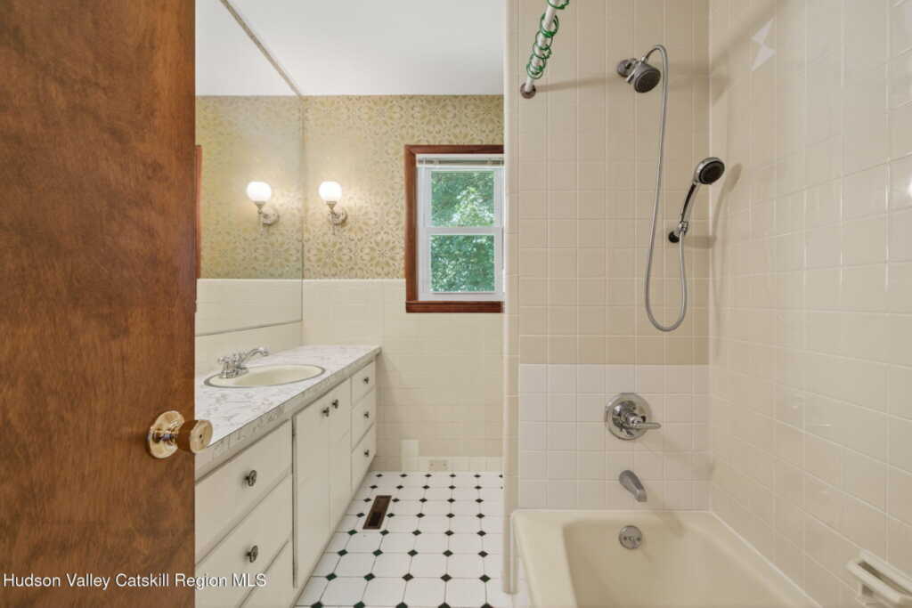 50 Lipton Street, Kingston, NY 12401 - Photo 10 of 36