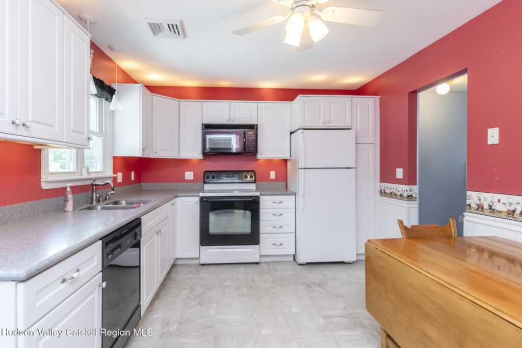 2 Dewitt Drive, Saugerties, NY 12477 - Photo 11 of 50