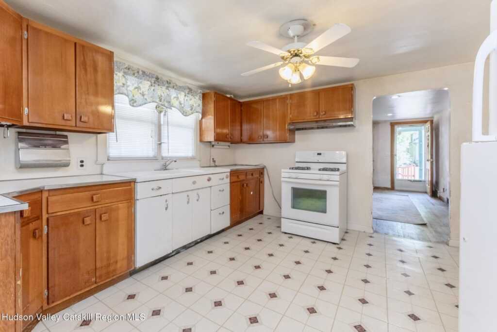 130 Wrentham Street, Kingston, NY 12401 - Photo 12 of 34