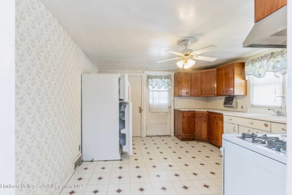 130 Wrentham Street, Kingston, NY 12401 - Photo 13 of 34