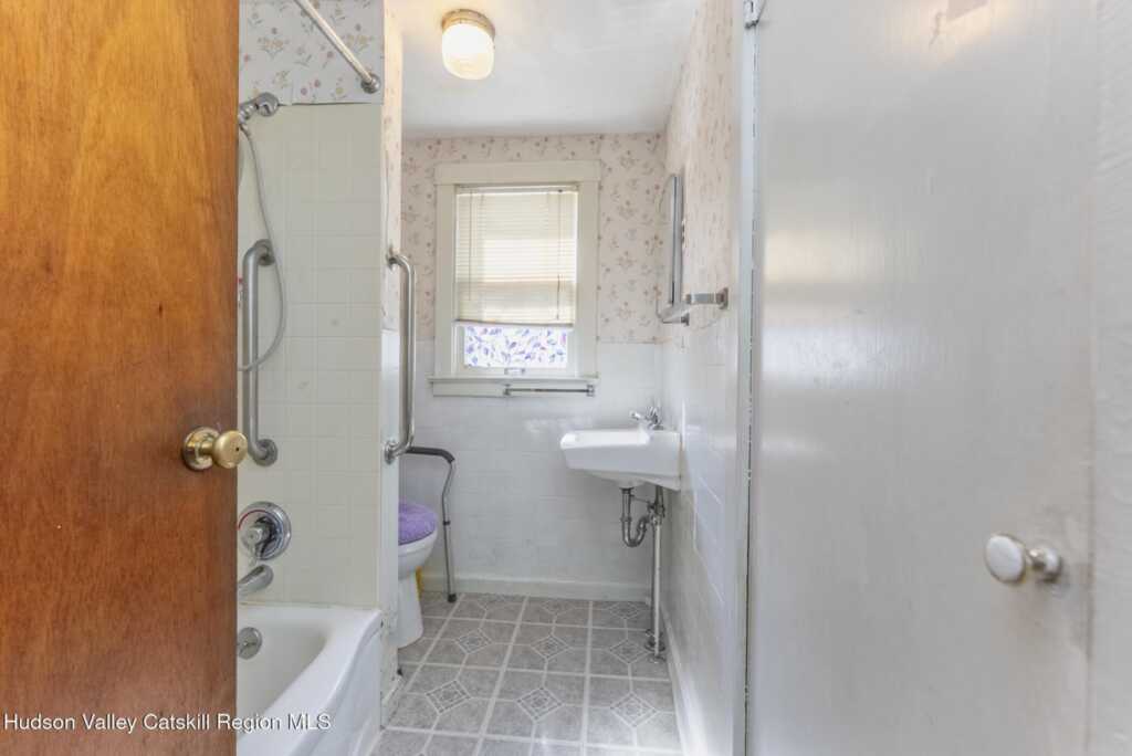 130 Wrentham Street, Kingston, NY 12401 - Photo 17 of 34