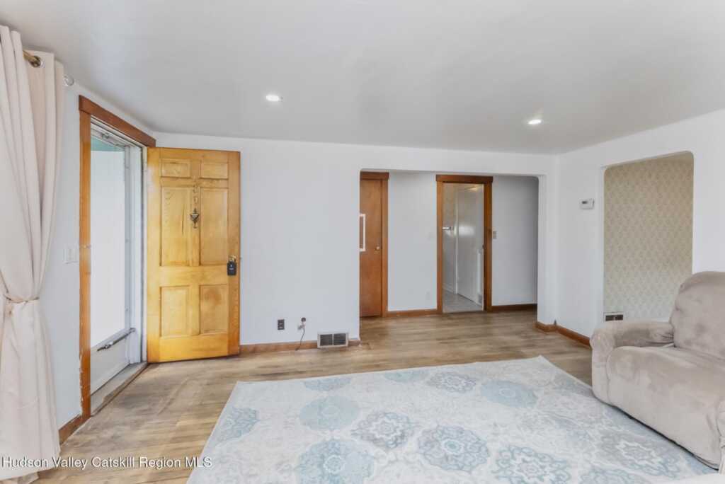 130 Wrentham Street, Kingston, NY 12401 - Photo 8 of 34