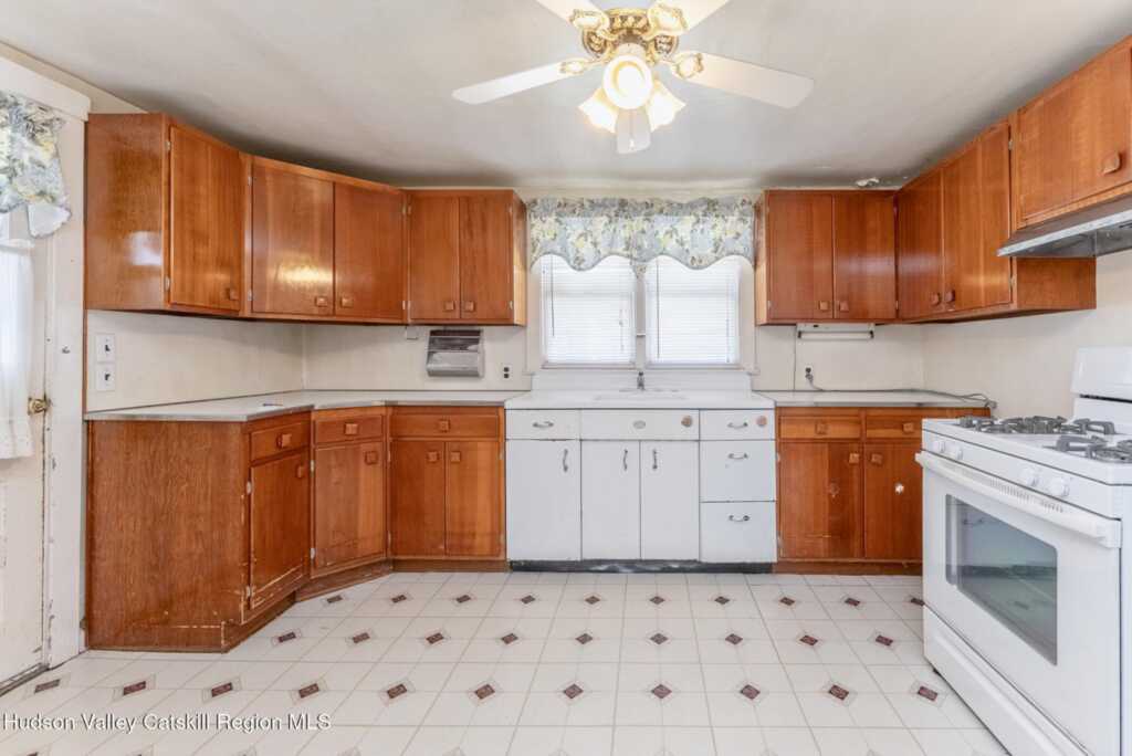 130 Wrentham Street, Kingston, NY 12401 - Photo 9 of 34
