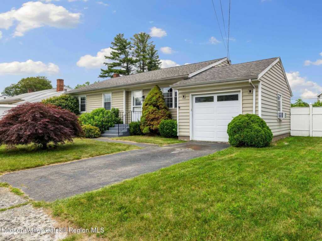 35 Amsterdam Avenue, Kingston, NY 12401 - Photo 2 of 31