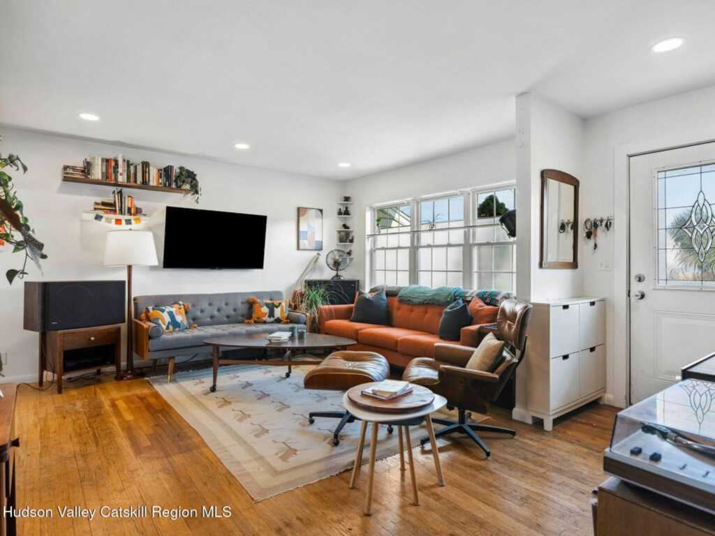 35 Amsterdam Avenue, Kingston, NY 12401 - Photo 4 of 31