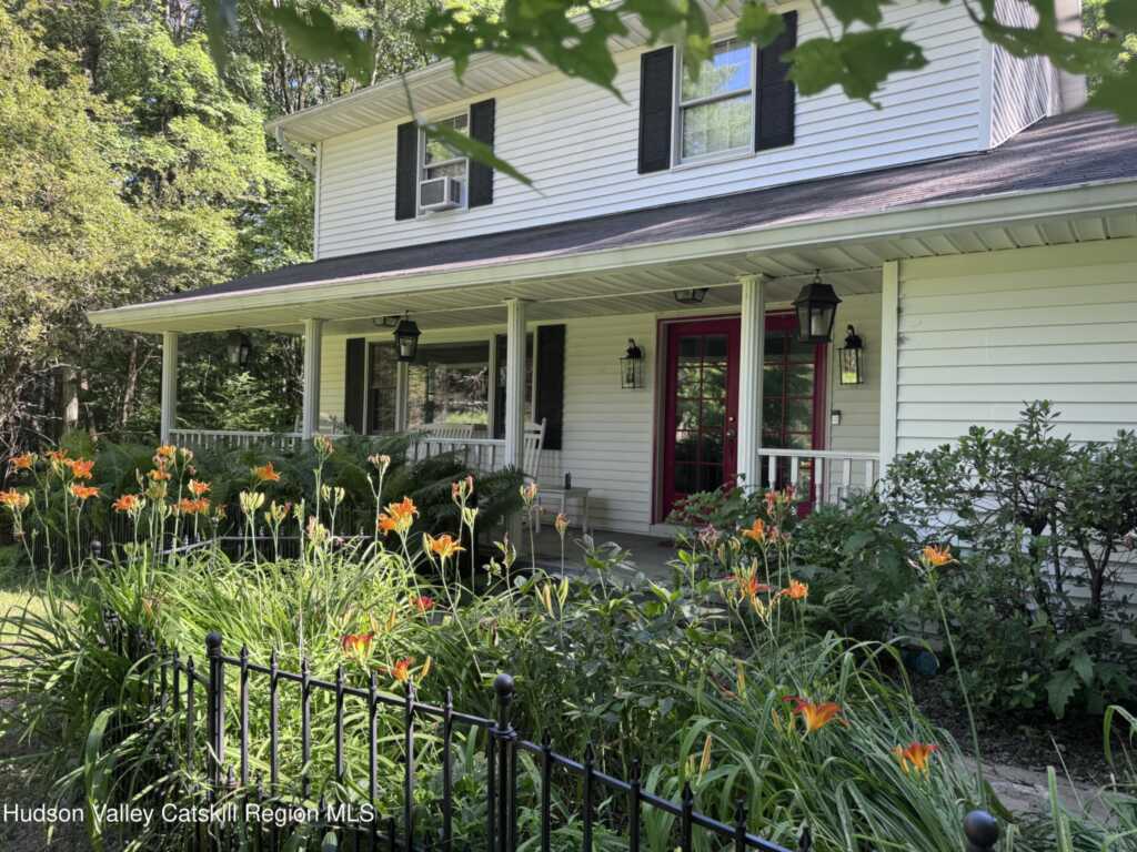 1521 Glasco Turnpike, Saugerties, NY 12477 - Photo 3 of 30