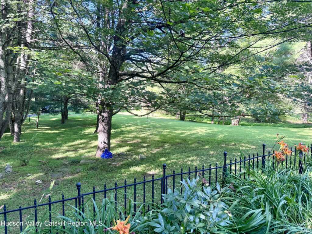 1521 Glasco Turnpike, Saugerties, NY 12477 - Photo 4 of 30