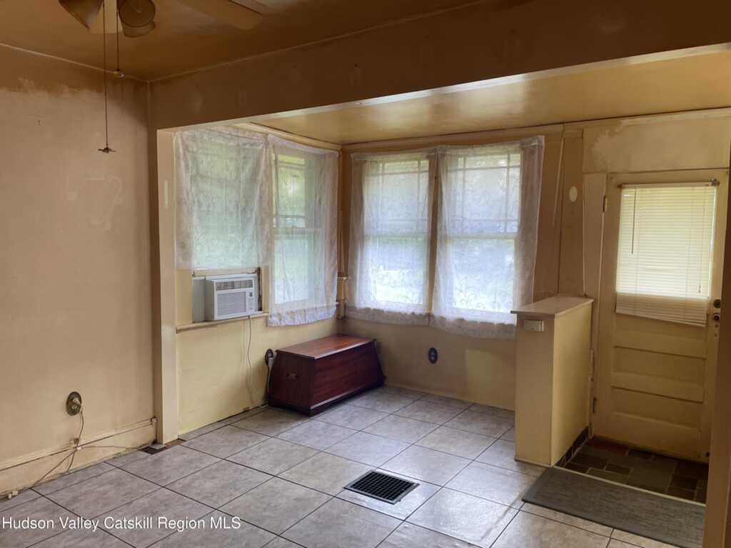 95 Yarmouth Street, Kingston, NY 12401 - Photo 3 of 40