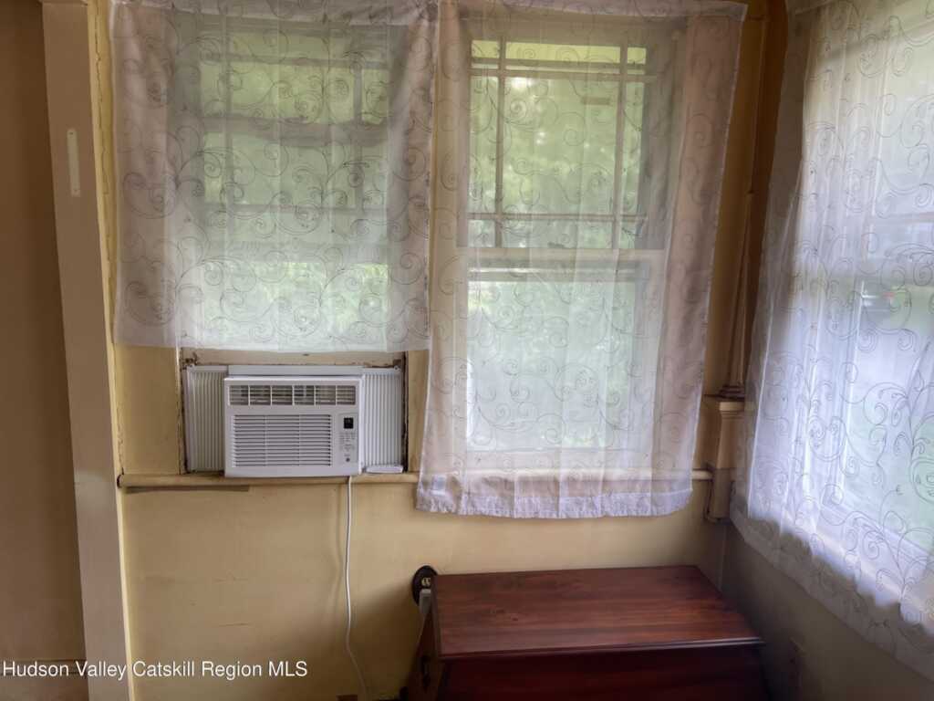 95 Yarmouth Street, Kingston, NY 12401 - Photo 7 of 40