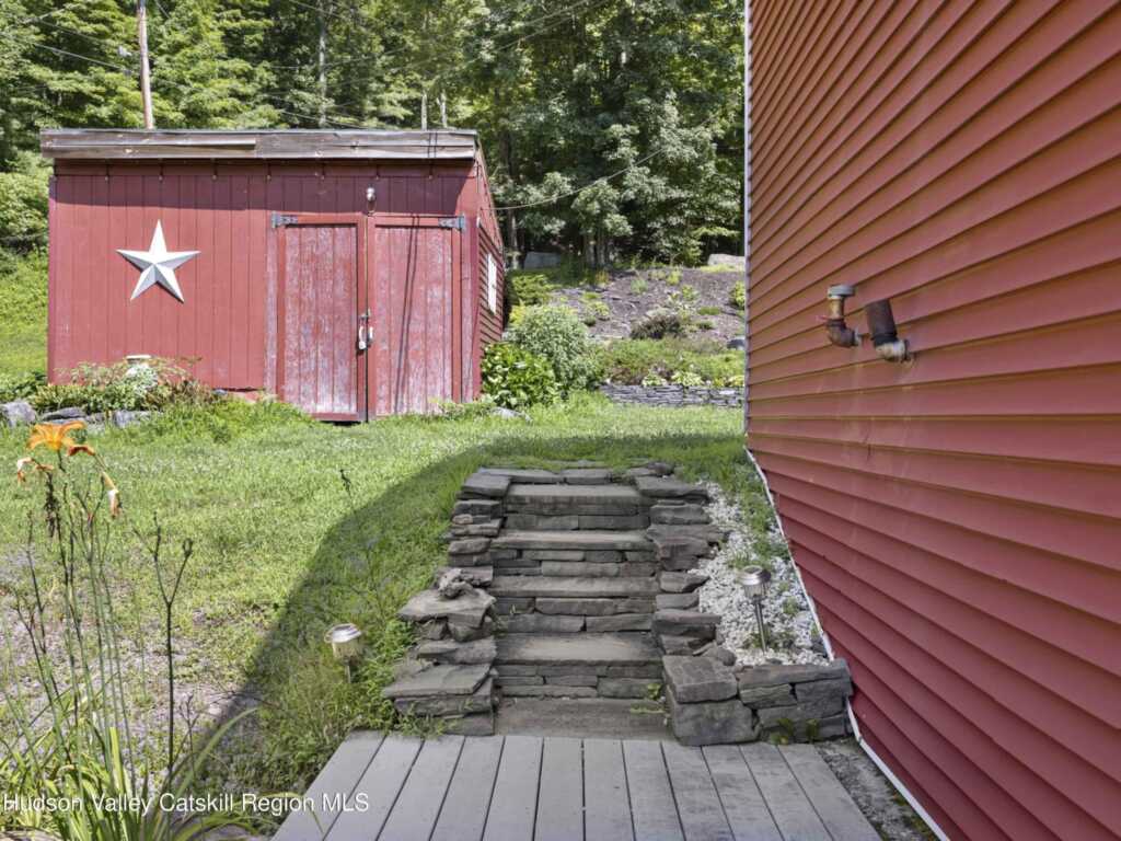 296 Maverick Road, Woodstock, NY 12498 - Photo 5 of 49