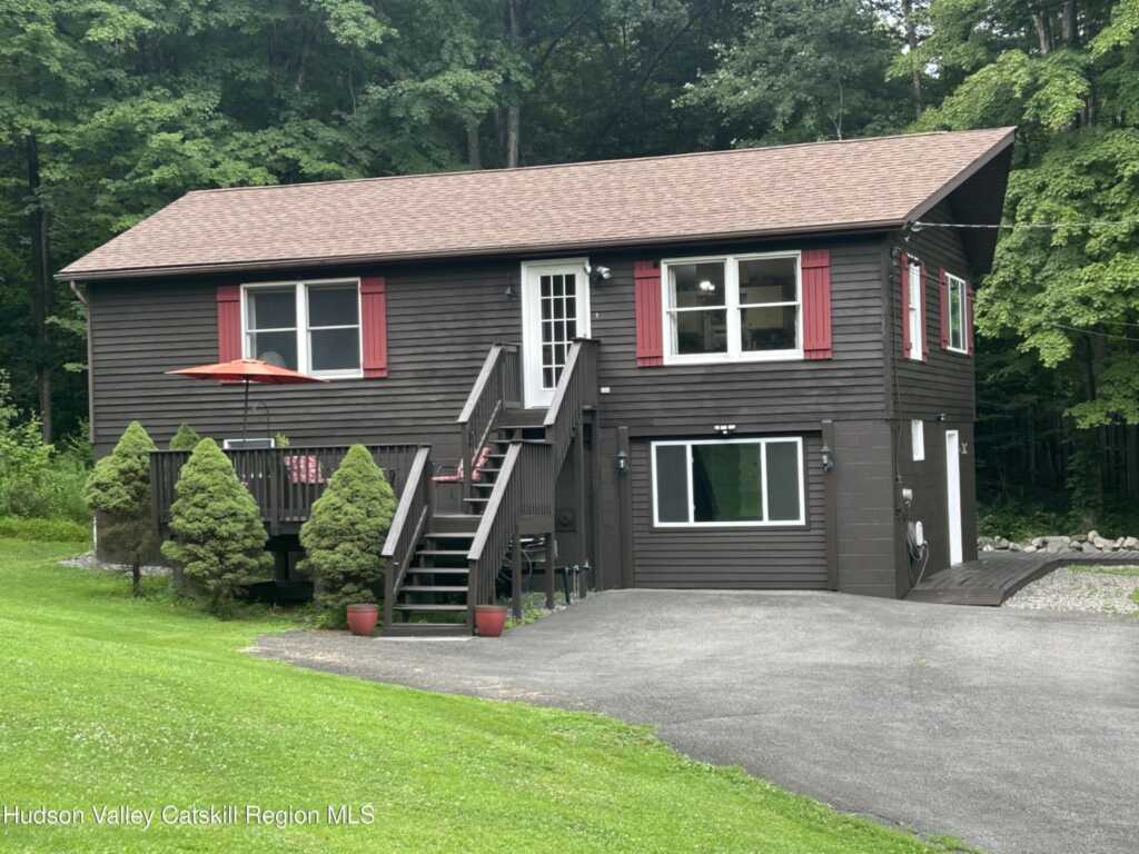 992 Old Post Road, New Paltz, NY 12561