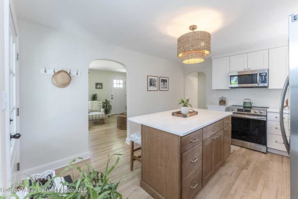 214 Lucas Avenue, Kingston, NY 12401 - Photo 10 of 43