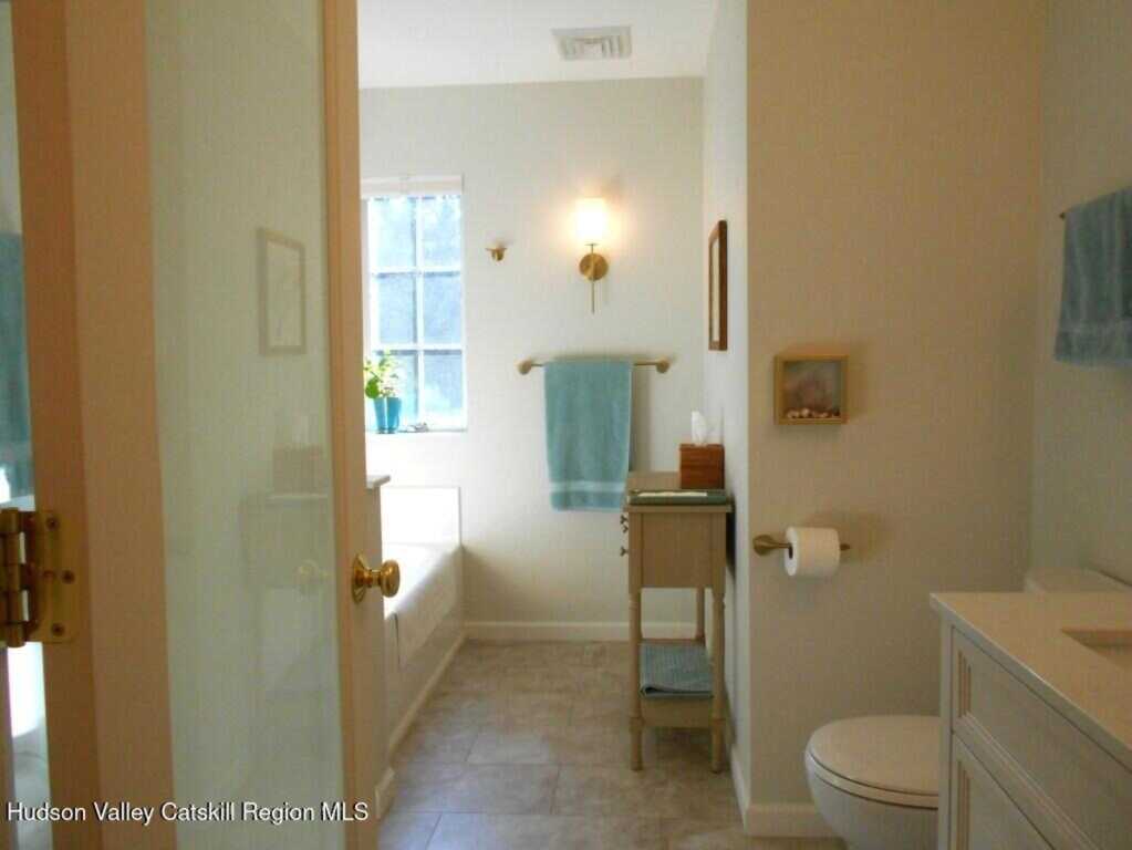 555 Mountain View Avenue, Hurley, NY 12443 - Photo 11 of 17