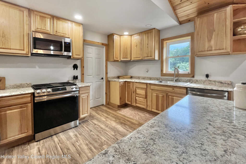 837 Fourth Binnewater Lane Lane, Kingston, NY 12401 - Photo 13 of 38