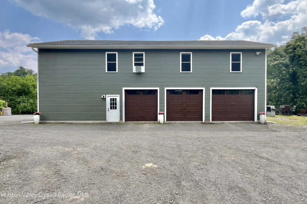 837 Fourth Binnewater Lane Lane, Kingston, NY 12401 - Photo 4 of 38