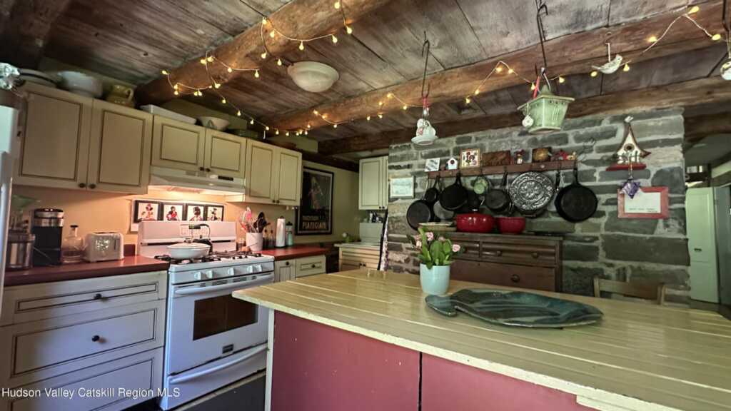 2448 Lucas Turnpike Turnpike, High Falls, NY 12440 - Photo 3 of 27