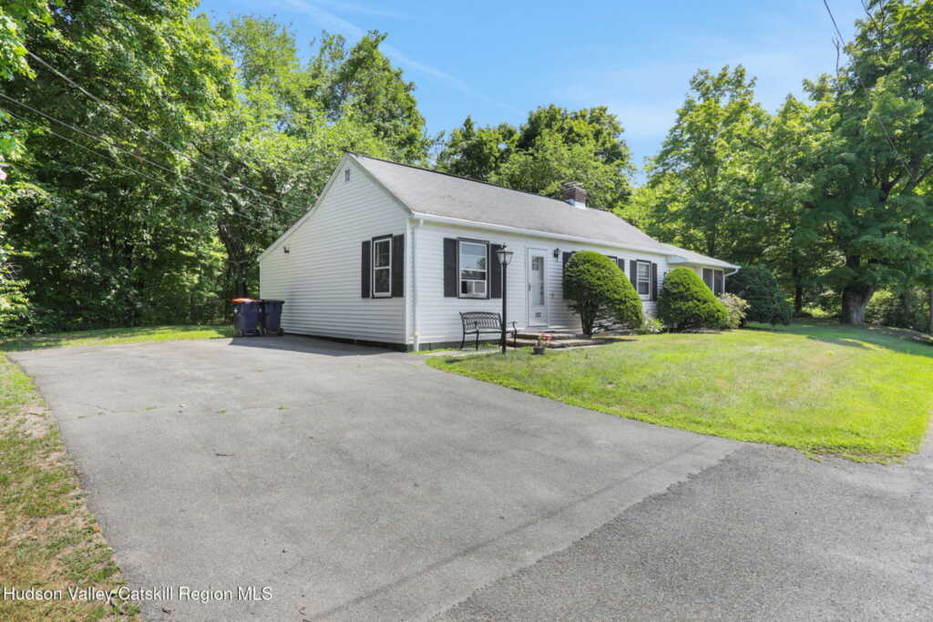 123 Railroad Avenue, Saugerties, NY 12477 - Photo 2 of 21