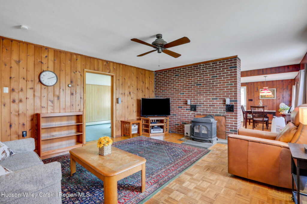 123 Railroad Avenue, Saugerties, NY 12477 - Photo 3 of 21