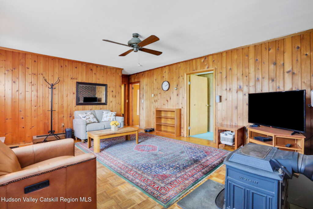 123 Railroad Avenue, Saugerties, NY 12477 - Photo 4 of 21