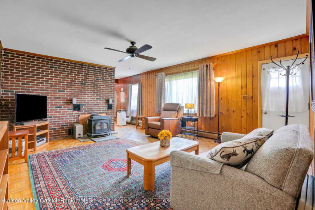 123 Railroad Avenue, Saugerties, NY 12477 - Photo 5 of 21