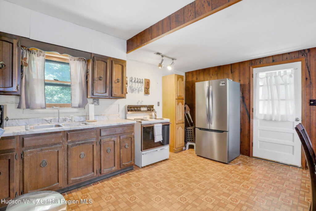 123 Railroad Avenue, Saugerties, NY 12477 - Photo 7 of 21