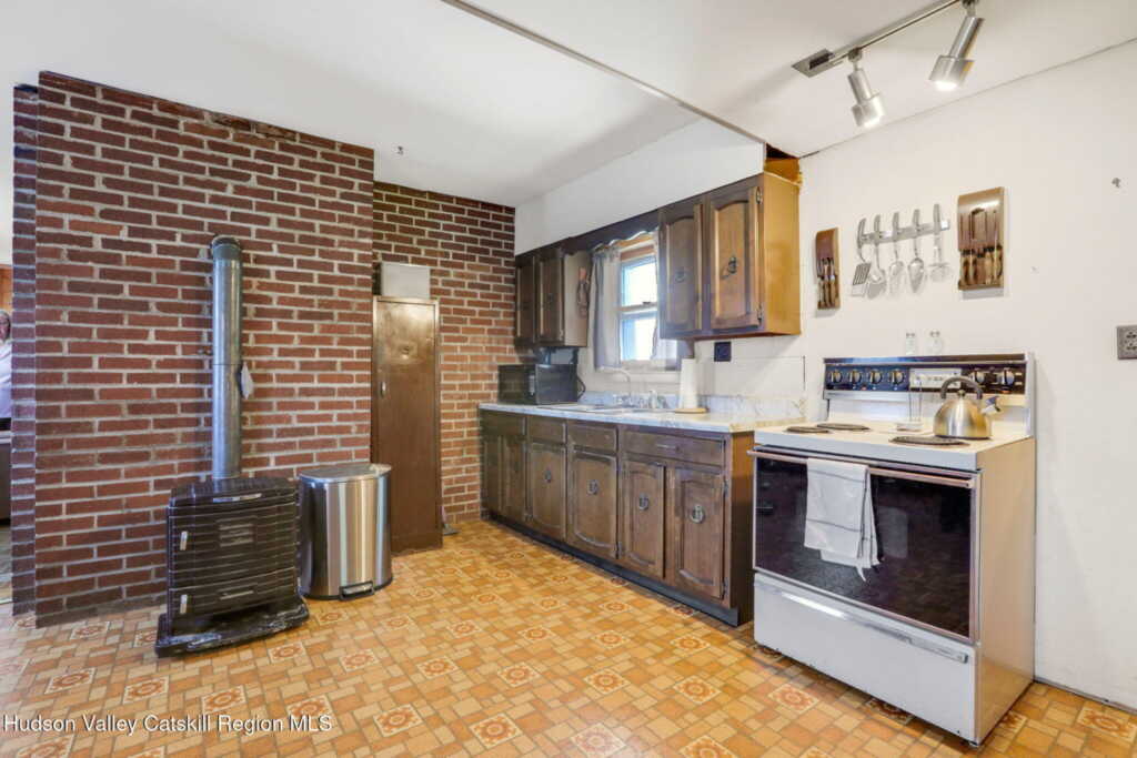 123 Railroad Avenue, Saugerties, NY 12477 - Photo 9 of 21
