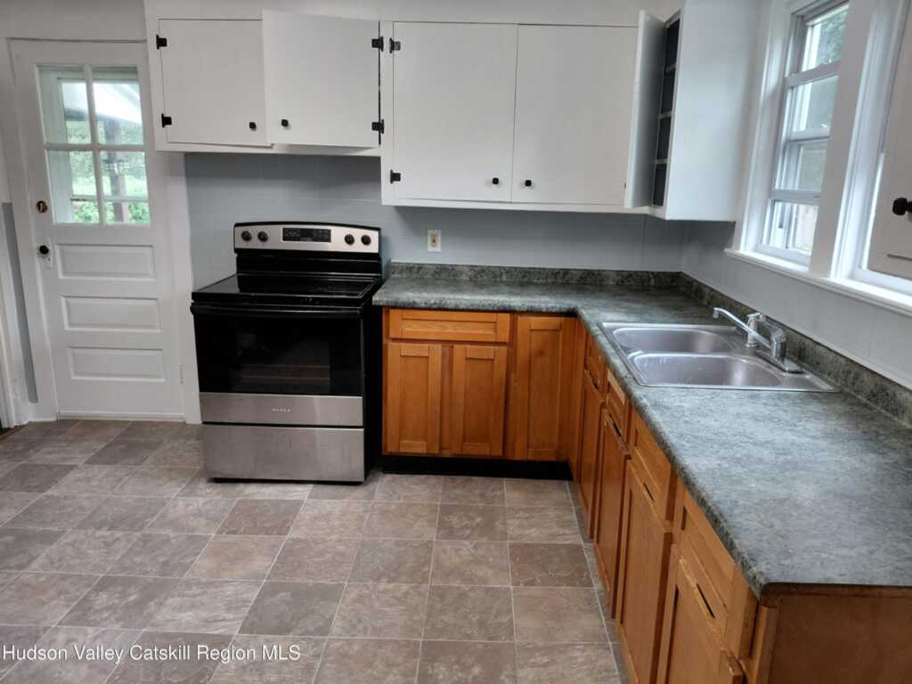 22 Summer Street, Kingston, NY 12401 - Photo 10 of 16