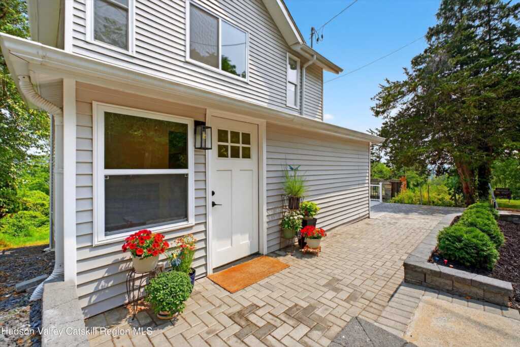206 Willlow Street, Kingston, NY 12401 - Photo 3 of 50
