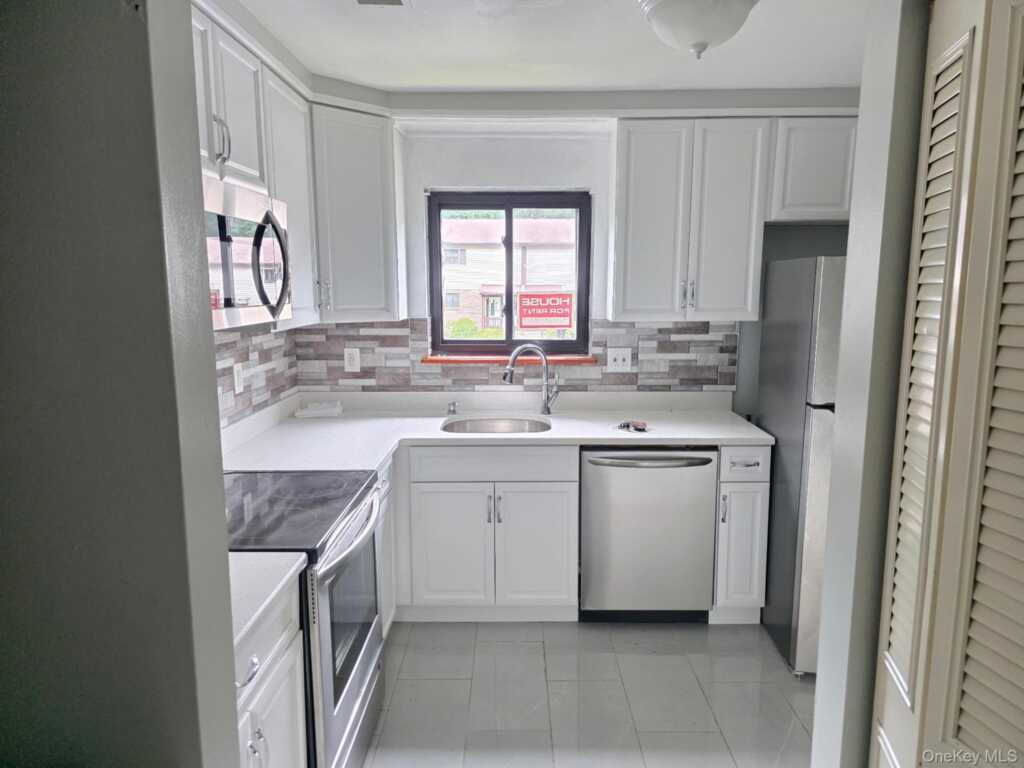 285 Village Court, Kingston, NY 12401 - Photo 2 of 8