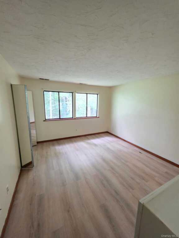 285 Village Court, Kingston, NY 12401 - Photo 5 of 8