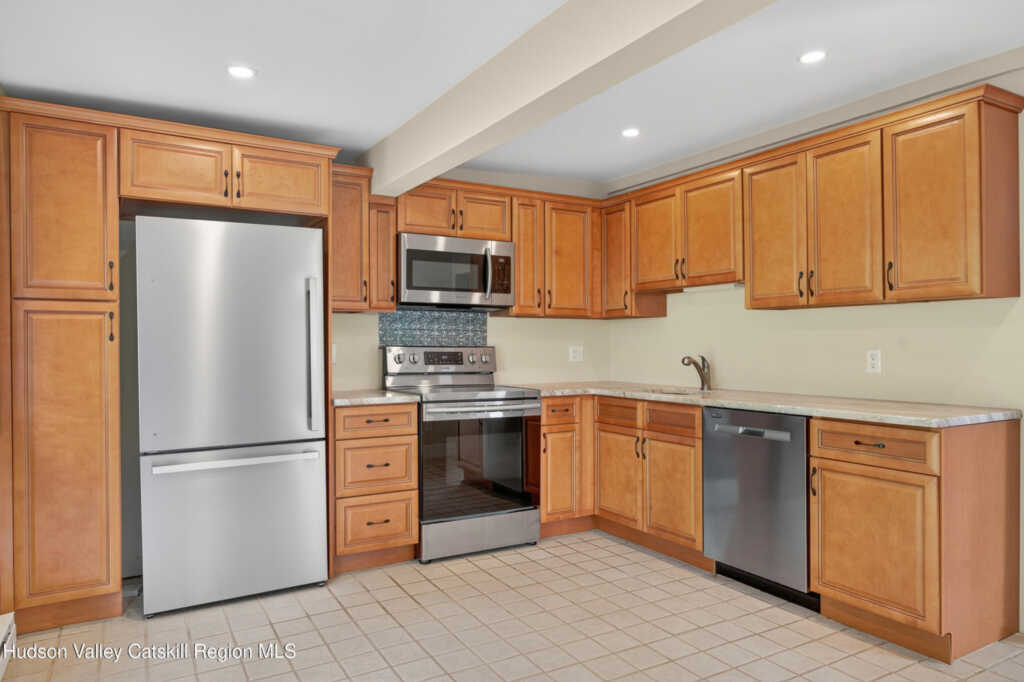 14 Oak Street, Rhinebeck, NY 12572 - Photo 4 of 22