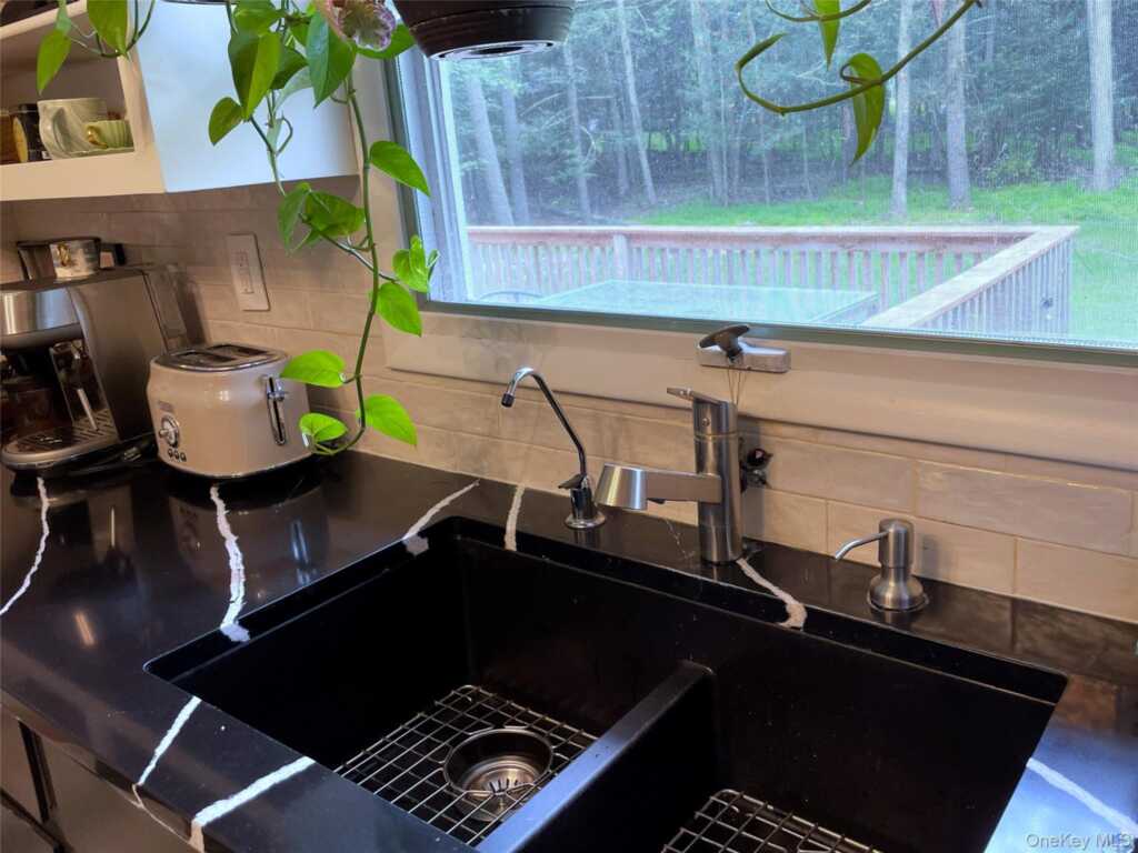 5 Violet Place, Woodstock, NY 12498 - Photo 8 of 24