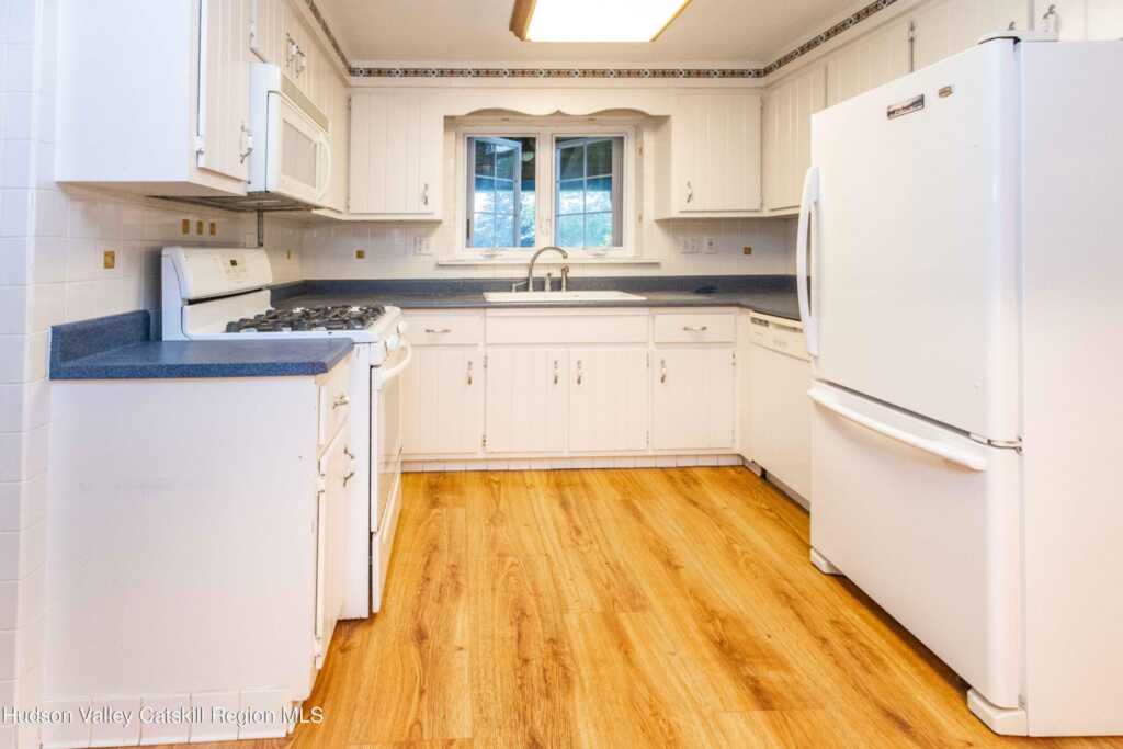 26 Elizabeth Street Street, Saugerties, NY 12477 - Photo 3 of 44