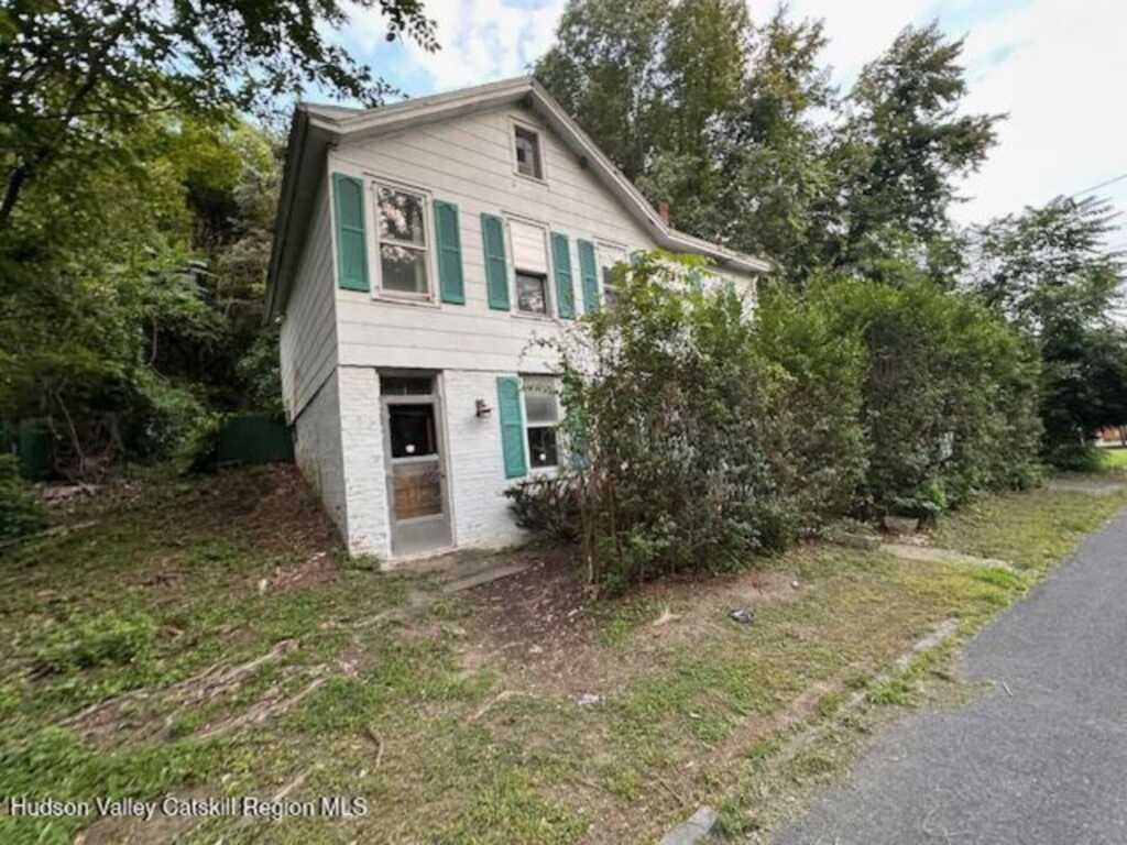136 Third Avenue, Kingston, NY 12401 - Photo 2 of 10