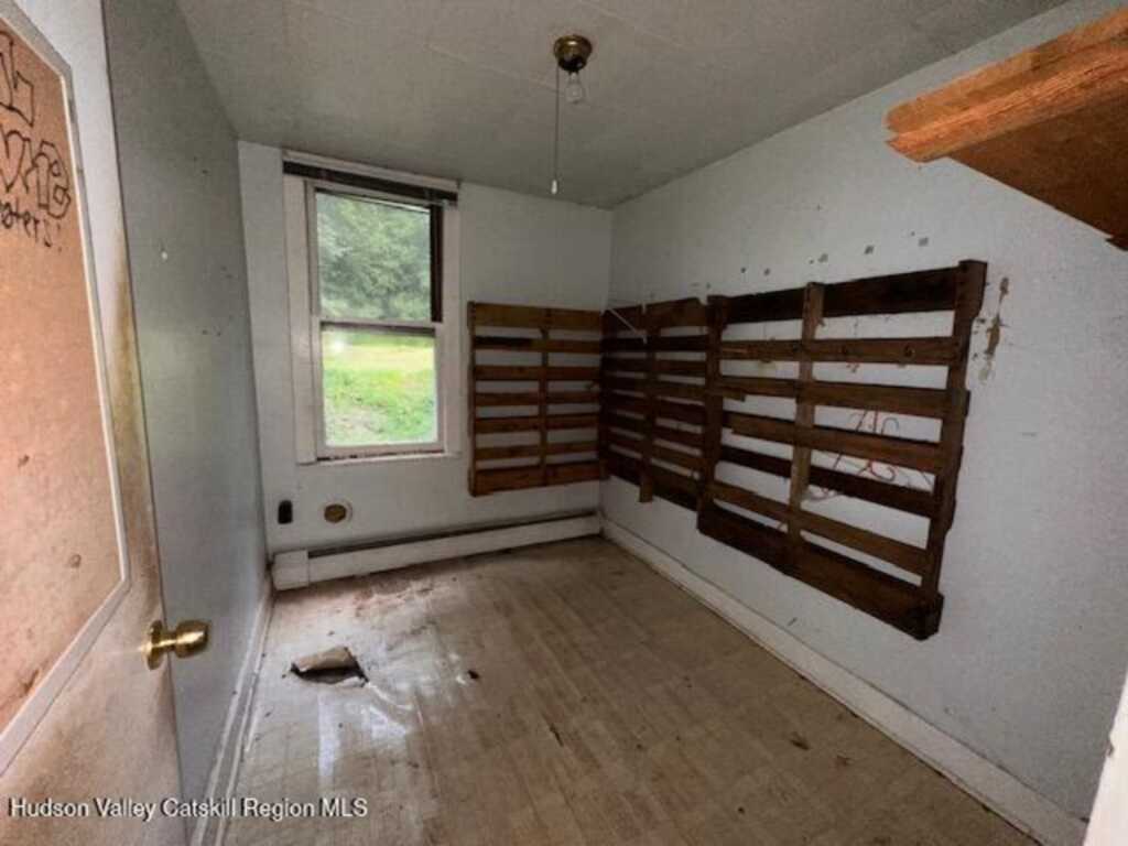 136 Third Avenue, Kingston, NY 12401 - Photo 8 of 10
