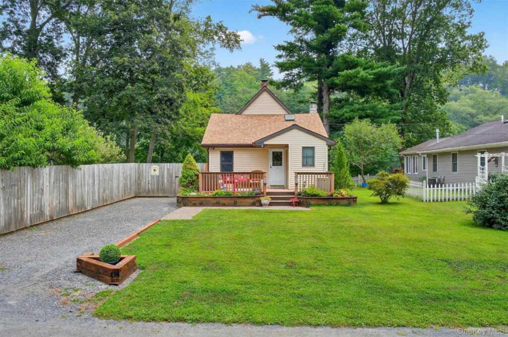 201 Esopus Creek Road, Saugerties, NY 12477 - Photo 2 of 50